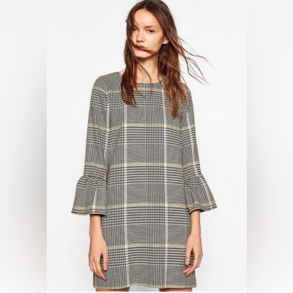 Zara Trafaluc Houndstooth Plaid trumpet bell Sleeve Knit mini Dress. Super cute